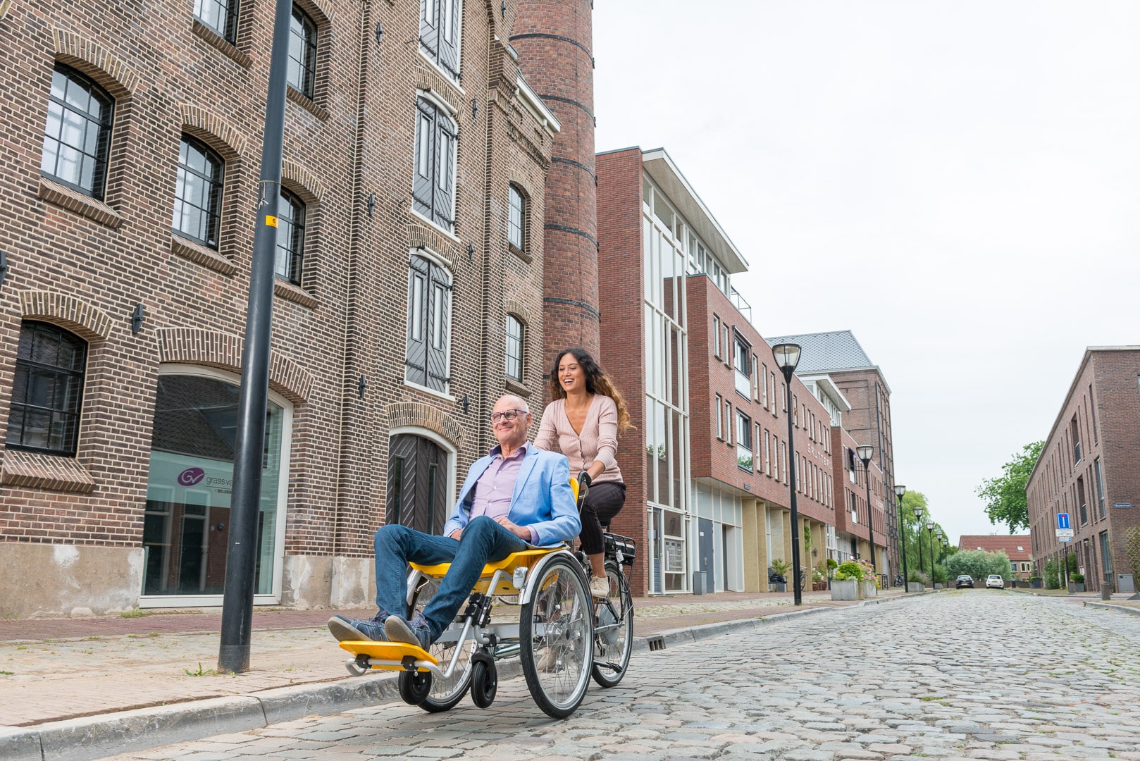 Rolstoelfiets met hulpmotor