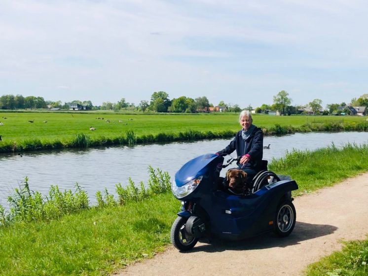 Elvira Houthuijs Rolstoel scooter Pendel