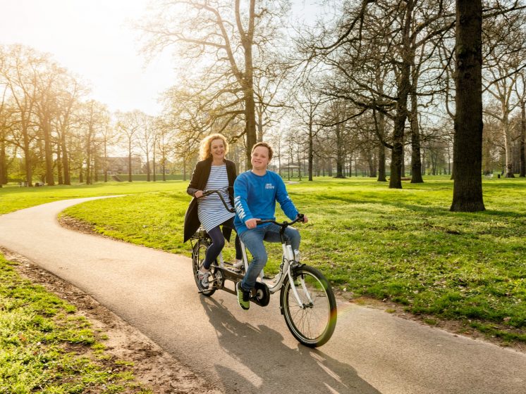 tandem fiets voor gehandicapten