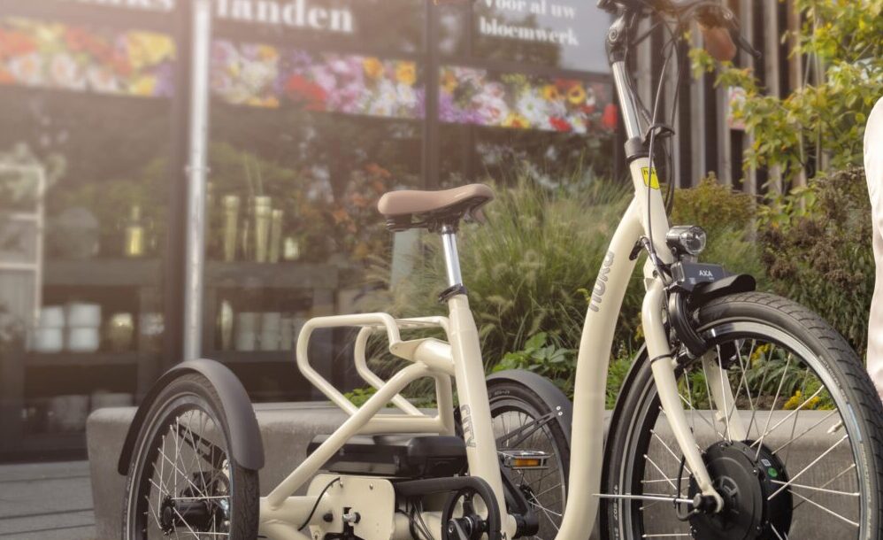 Het zadel installeren